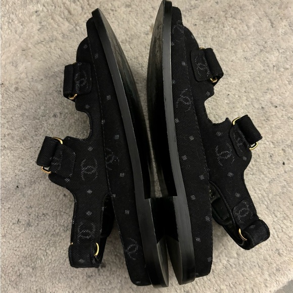 CHANEL 🖤 23P Classic Black Denim Dad Sandals - Size 38.5 *RARE* - Picture 10 of 14